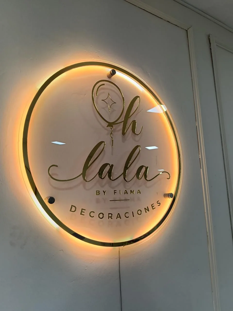 Aviso circular iluminado de La Kata
