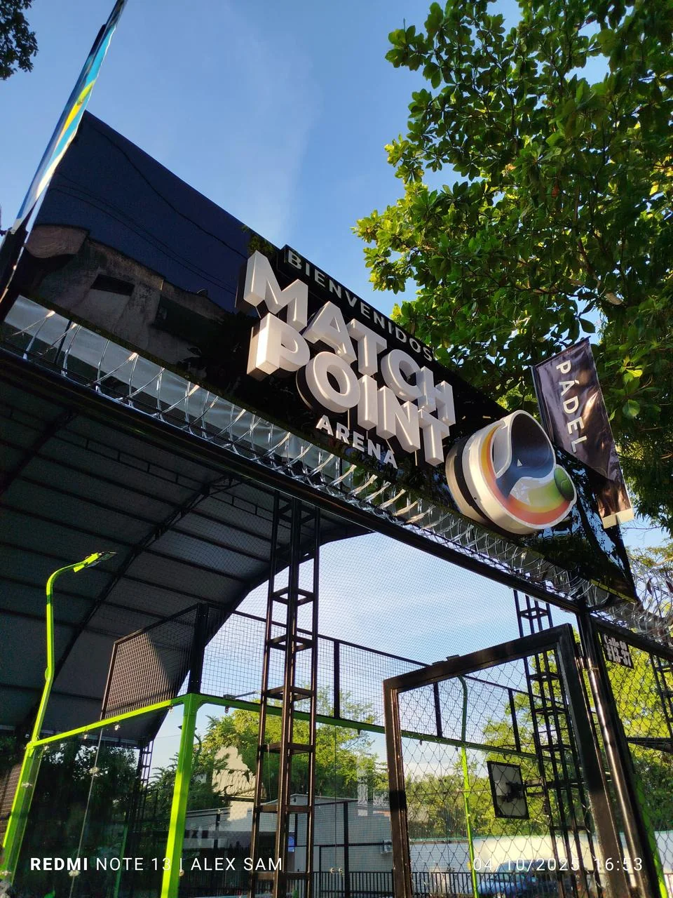 Aviso exterior de Match Point Arena