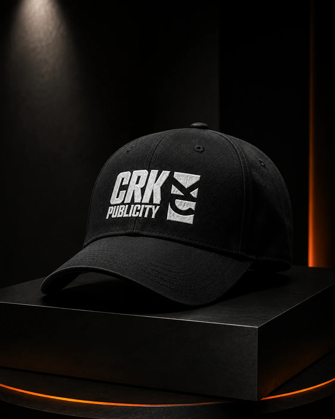 Gorra negra personalizada con el logotipo bordado de CRK Publicity